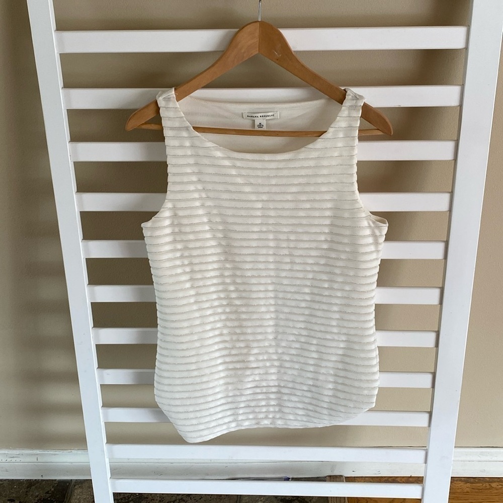 Banana Republic Ivory Silver Sparkle Shutter Pleat Top Tank Blouse Size Medium